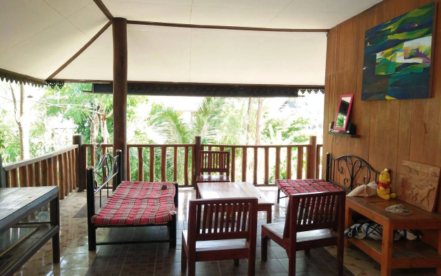 Happy House Backpacker - Hostel