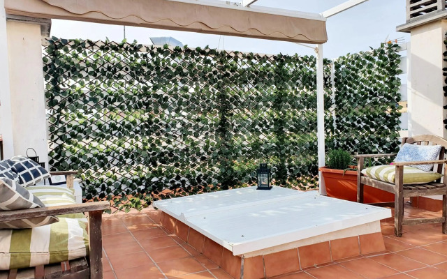 Captain's Penthouse Studio