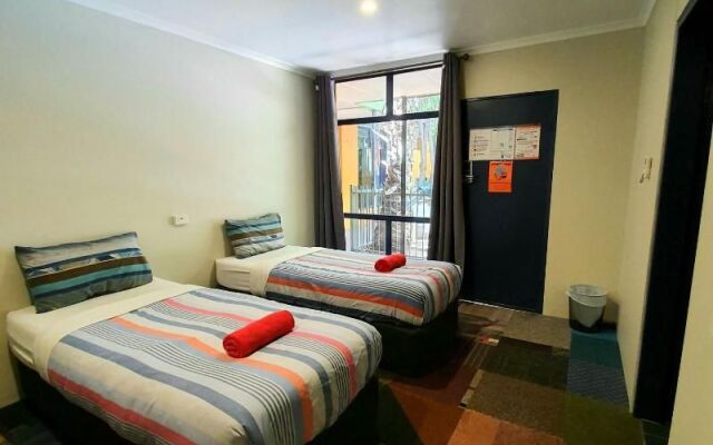 Jump Inn Alice Budget Accommodation