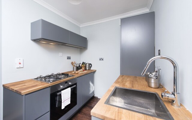 Stylish 2BR Apartment Near Hackney