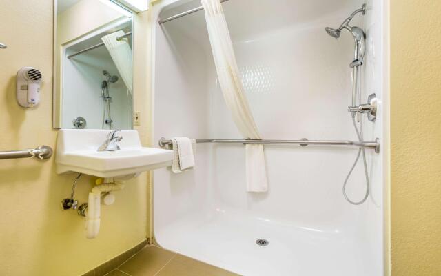 Quality Inn & Suites Sellersburg - Louisville Area