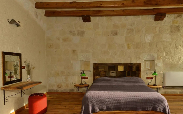 Seki Cave Suites