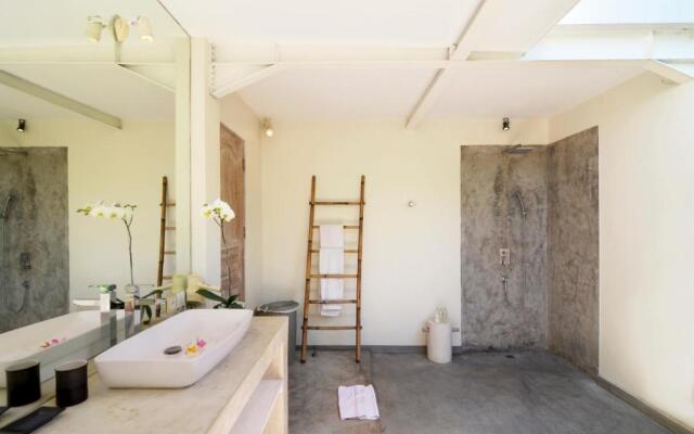 "stunning 4 Bedrooms Private Pool Villa in Canggu"