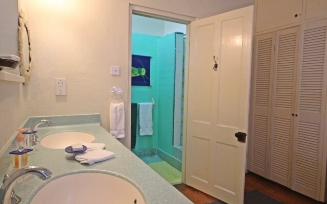 Beachfront Classic 3-bed House - Whitecaps by BSL Rentals