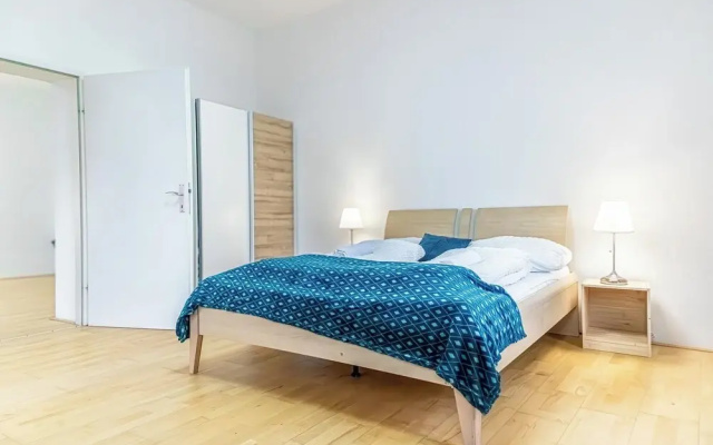Budget 2BR Apt Near Wiener Stadthalle