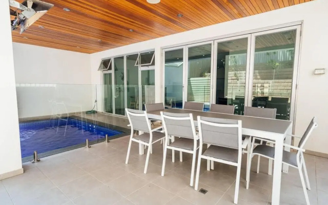 The Grand Oasis - Pool - Wifi - Mins From Beach