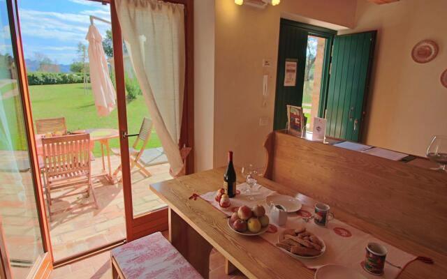 Farmhouse With Swimming Pool in Montelabbate
