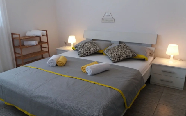 Apartments next to sea Maris