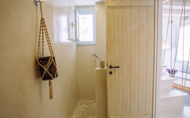 Akrotiri Cycladic Suites