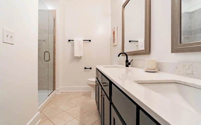 Landing Weston Lakeside Apartments