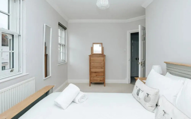 Olive Tale - From 225 Per Night