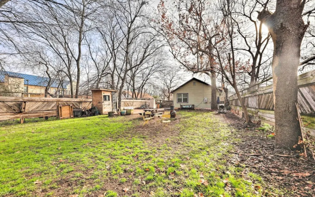 Pet-friendly Austin Home w/ Private Yard + Deck!