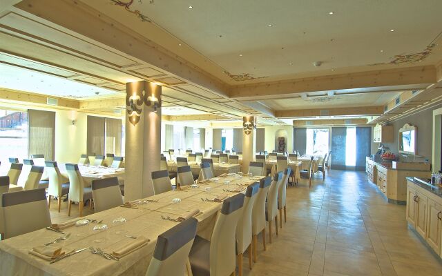Alba Alpine Hotel
