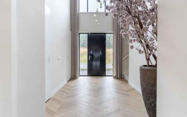 Beautiful Water Villa Near Harderwijk