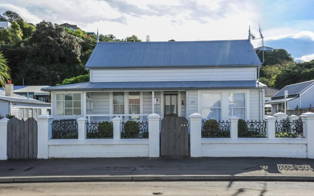 Puriri Downtown Villa - Napier Holiday Home