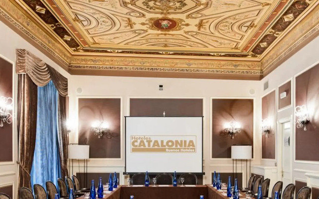 Catalonia Las Cortes Hotel