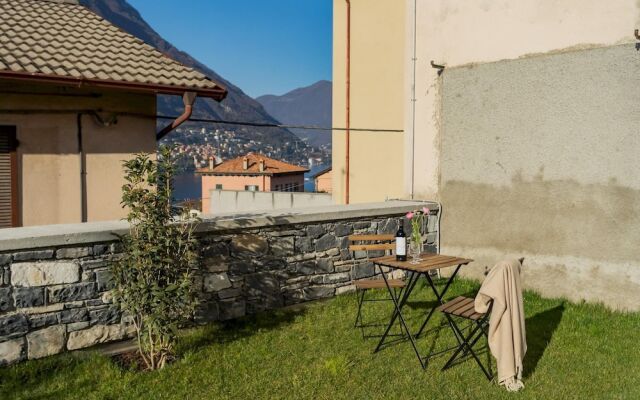 Pozzo Vertical Apartment With Garden and Parking