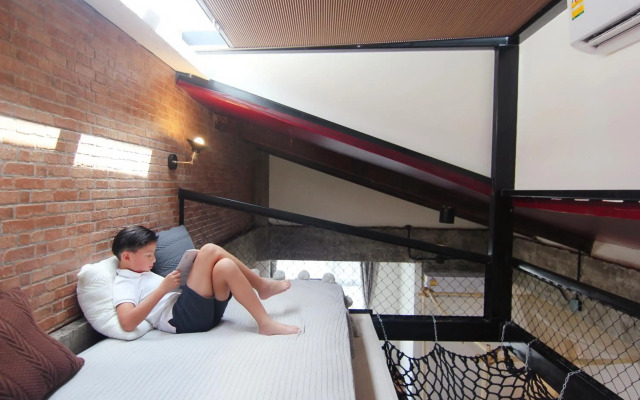 YOLO Bangkok Boutique Hotel