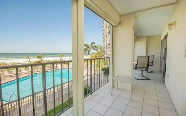 Siesta Beach Retreat Poolside 2BR Condo