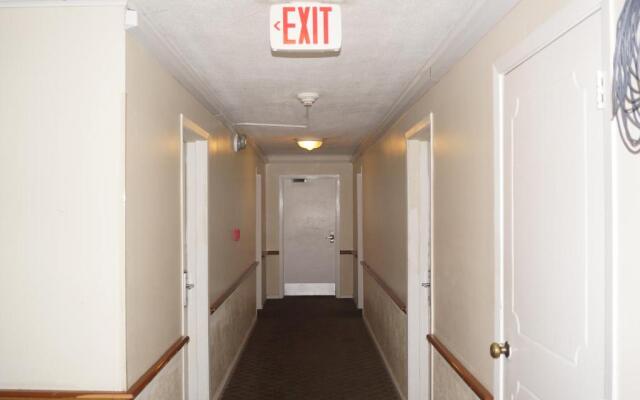 Country Squire Inn & Suites