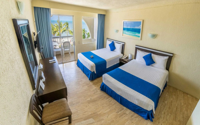 Aquamarina Beach Hotel