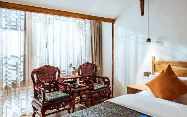 Ruyuan Boutique Homestay (Dali Erhai Caicun Branch)