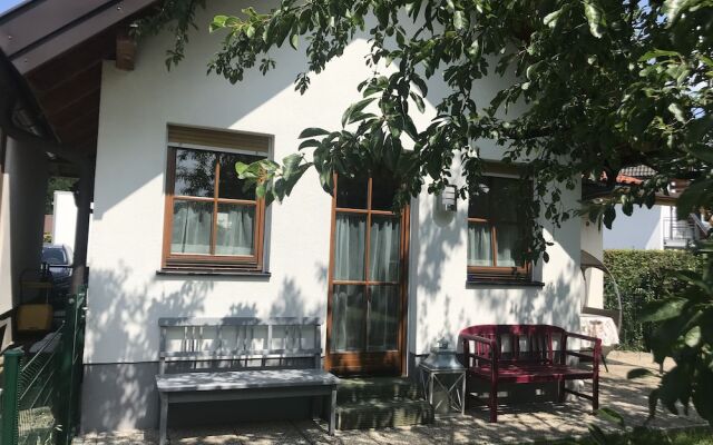 Knusperhaus mit Garten
