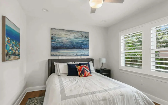 Pool House Oasis - Home for 6