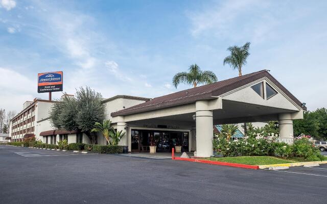 Howard Johnson by Wyndham Fullerton/Anaheim Conference Cntr