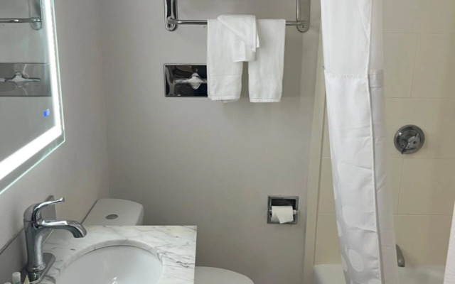 Howard Johnson by Wyndham Malden Boston Area