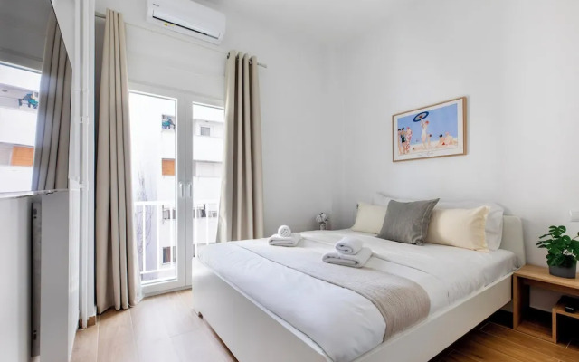 Les Nuances de Blue 1-BR Apt in Athens