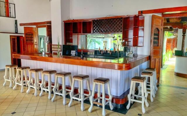 El Club Hotel