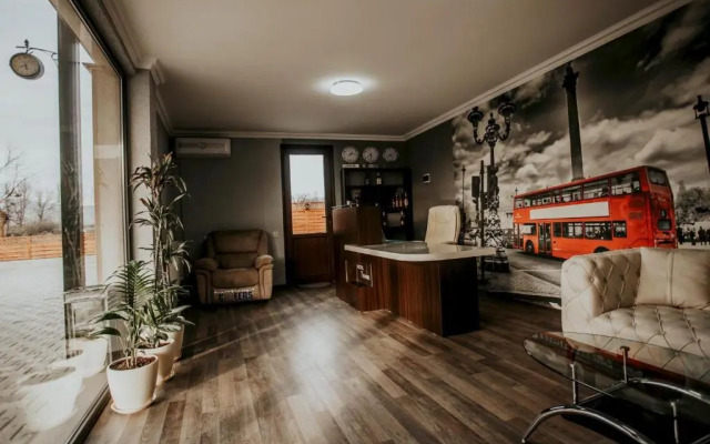 7 Rooms Hotel