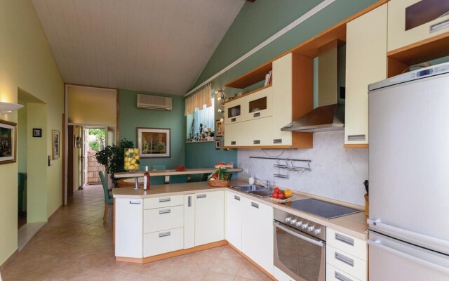 Stunning Home in Zaton Mali With Wifi and 4 Bedrooms