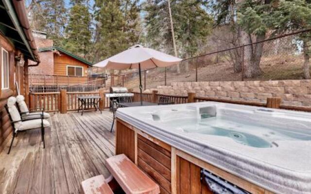 Bears Den In Moonridge