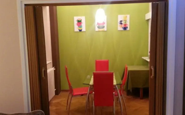 Green Apple Apartment