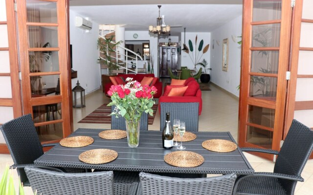 2 Bedroom Apartment With Pool and Views