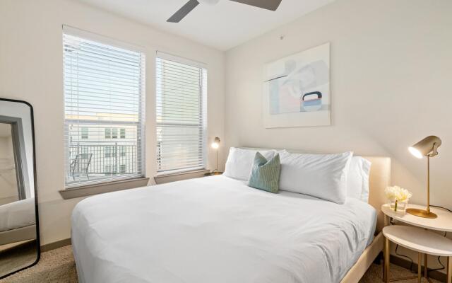 Arlington | Artistic 2BD/2BA Apartment