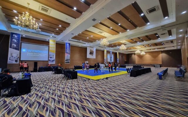 Wyndham Manta Sail Plaza Hotel and Convention Center