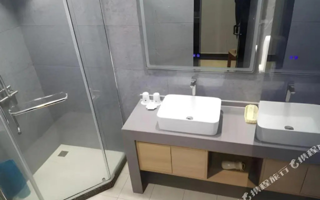 GreenTree Inn Chongqing Shiqiaopu Computer City Light Rail Stine Express Hotel