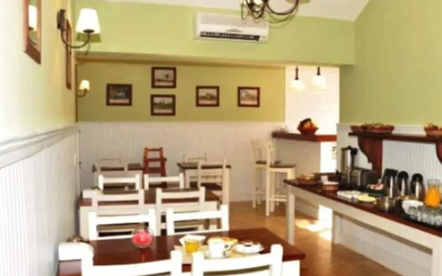 Hotel Ayres Colonia