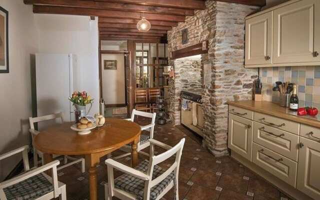Lavish Holiday Home in Worcestershire With Jacuzzi