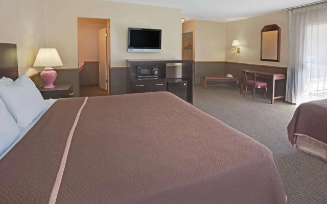Travelodge by Wyndham Portland City Center