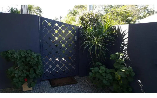 Woolloongabba, comfortable, modern, private studio