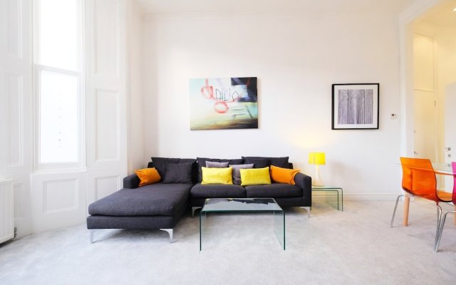 Classy, Modern 2BR Flat for 5 in Maida Hill