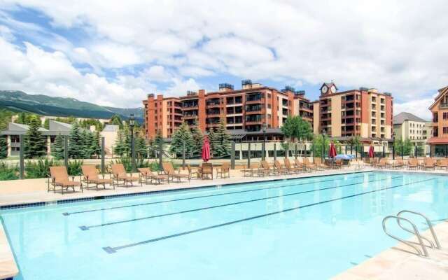 Perfectly Placed 2 Bedroom Vacation Rental in Historic Downtown Breckenridge with Access to Hot Tub and Pool