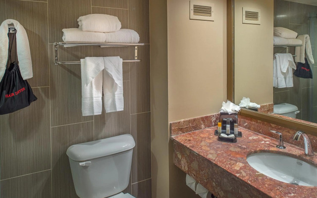 HoteLumiere at the Arch - A Caesars Rewards Destination