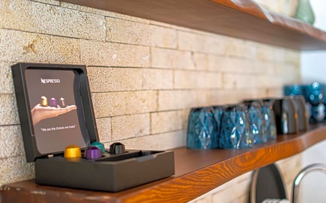 F & S Lounge Suites