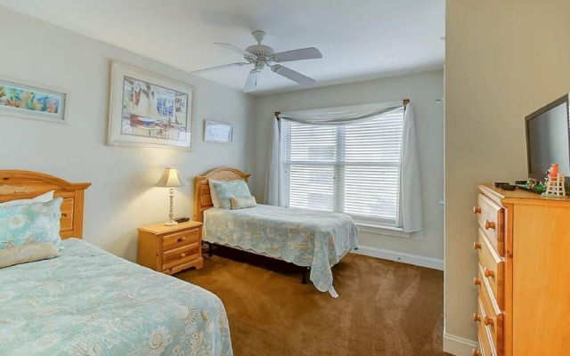 1010 Ocean Palms 201