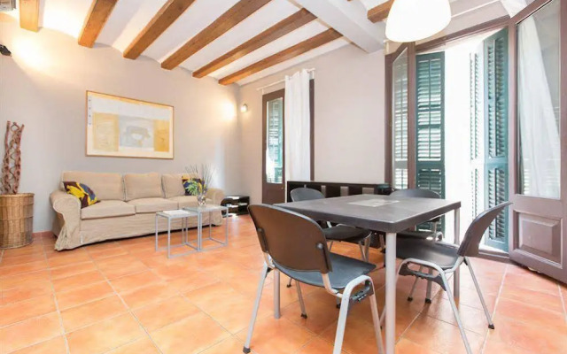 AinB Raval Hospital Apartments